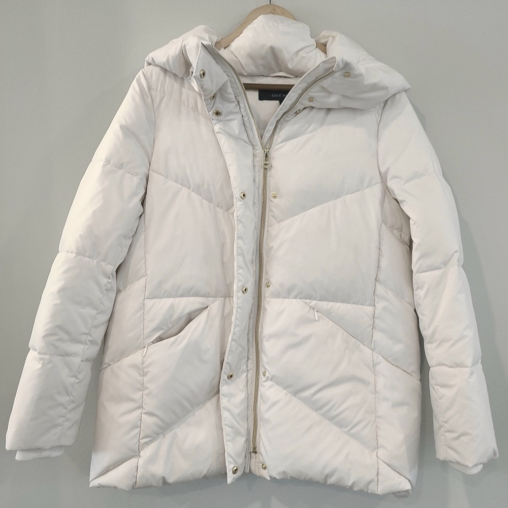Cole Haan White Puffer Jacket with Hood and Chevron Quilting